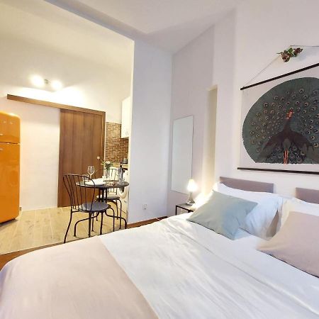 Sweet Dreams Suites Cosy Studio Piata Romana Bukarest Eksteriør billede