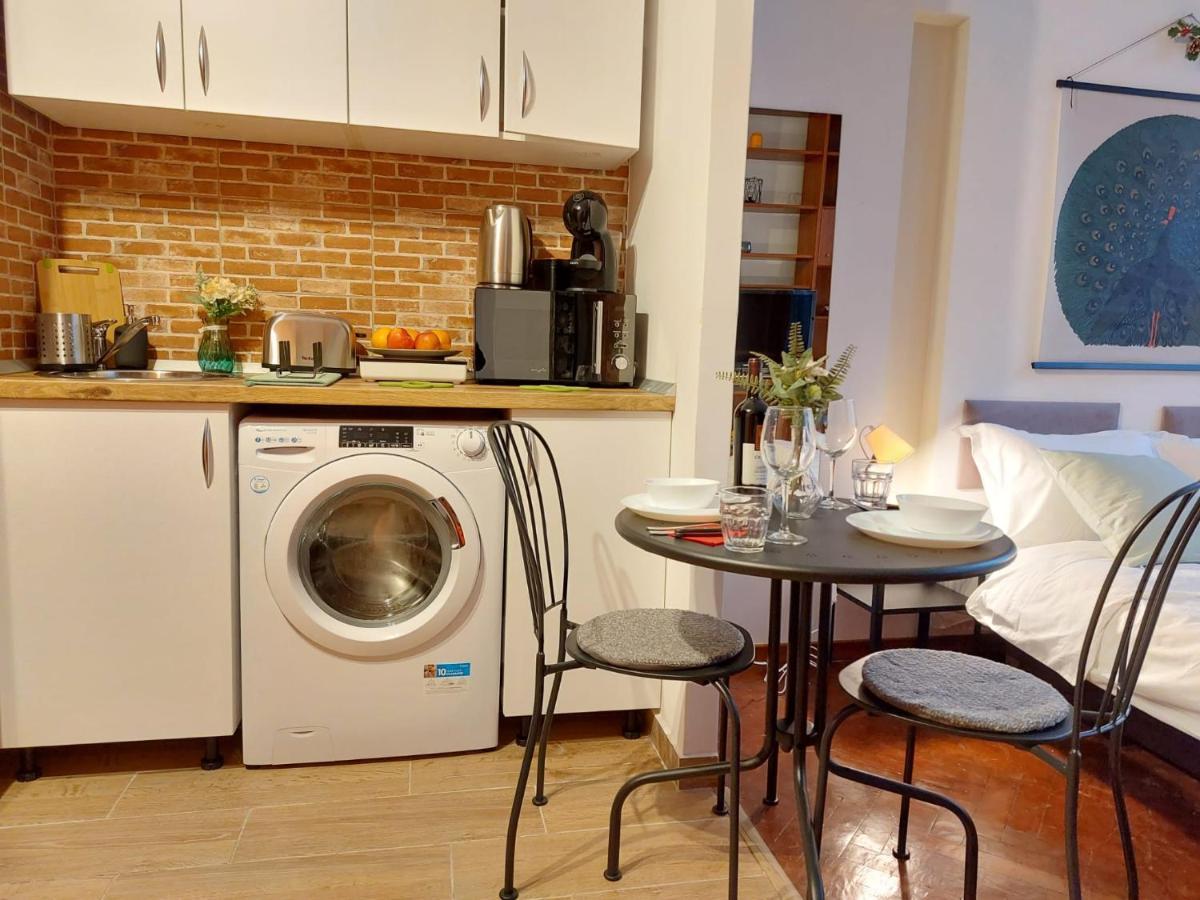Sweet Dreams Suites Cosy Studio Piata Romana Bukarest Eksteriør billede
