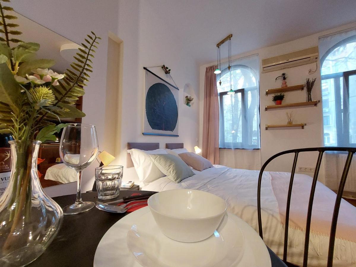 Sweet Dreams Suites Cosy Studio Piata Romana Bukarest Eksteriør billede