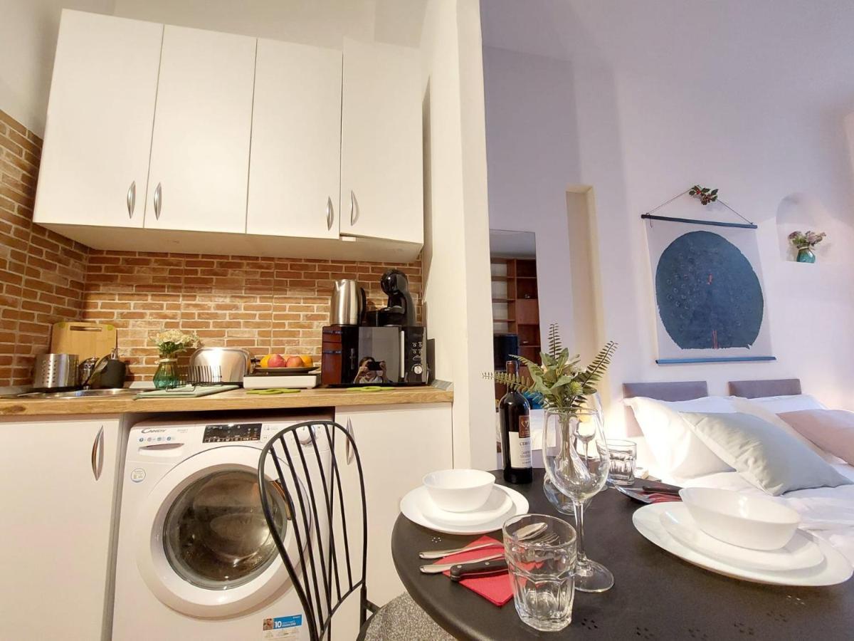 Sweet Dreams Suites Cosy Studio Piata Romana Bukarest Eksteriør billede