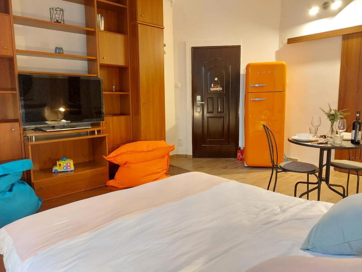 Sweet Dreams Suites Cosy Studio Piata Romana Bukarest Eksteriør billede