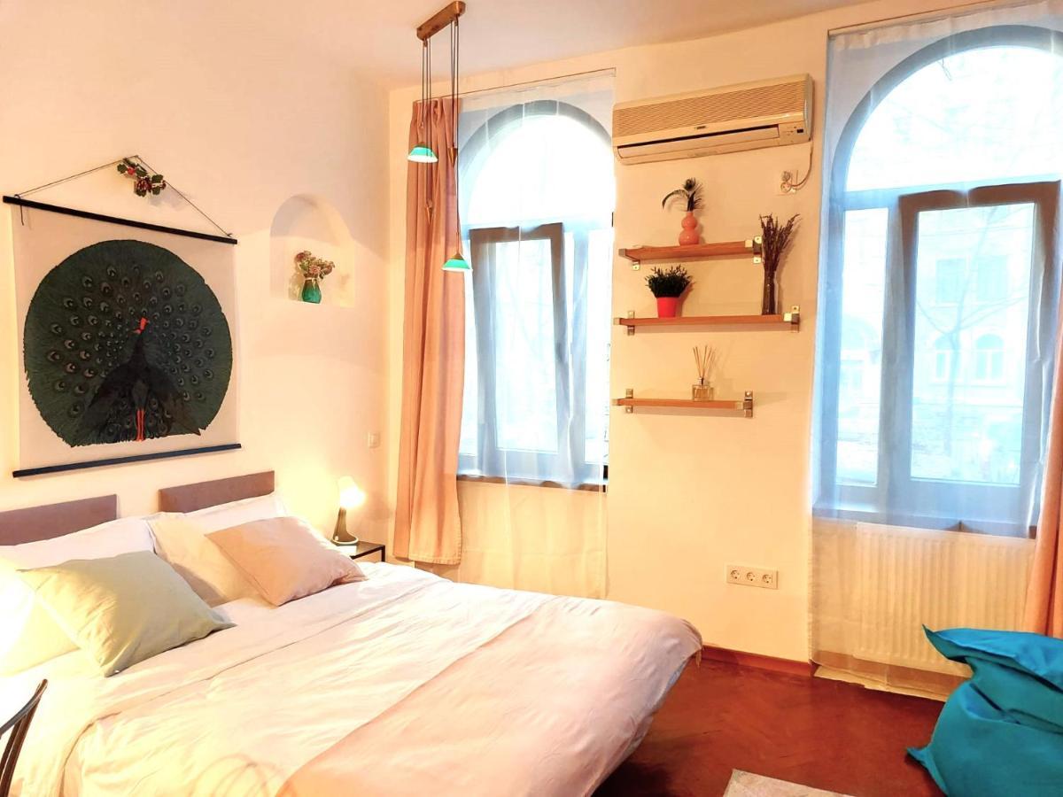 Sweet Dreams Suites Cosy Studio Piata Romana Bukarest Eksteriør billede