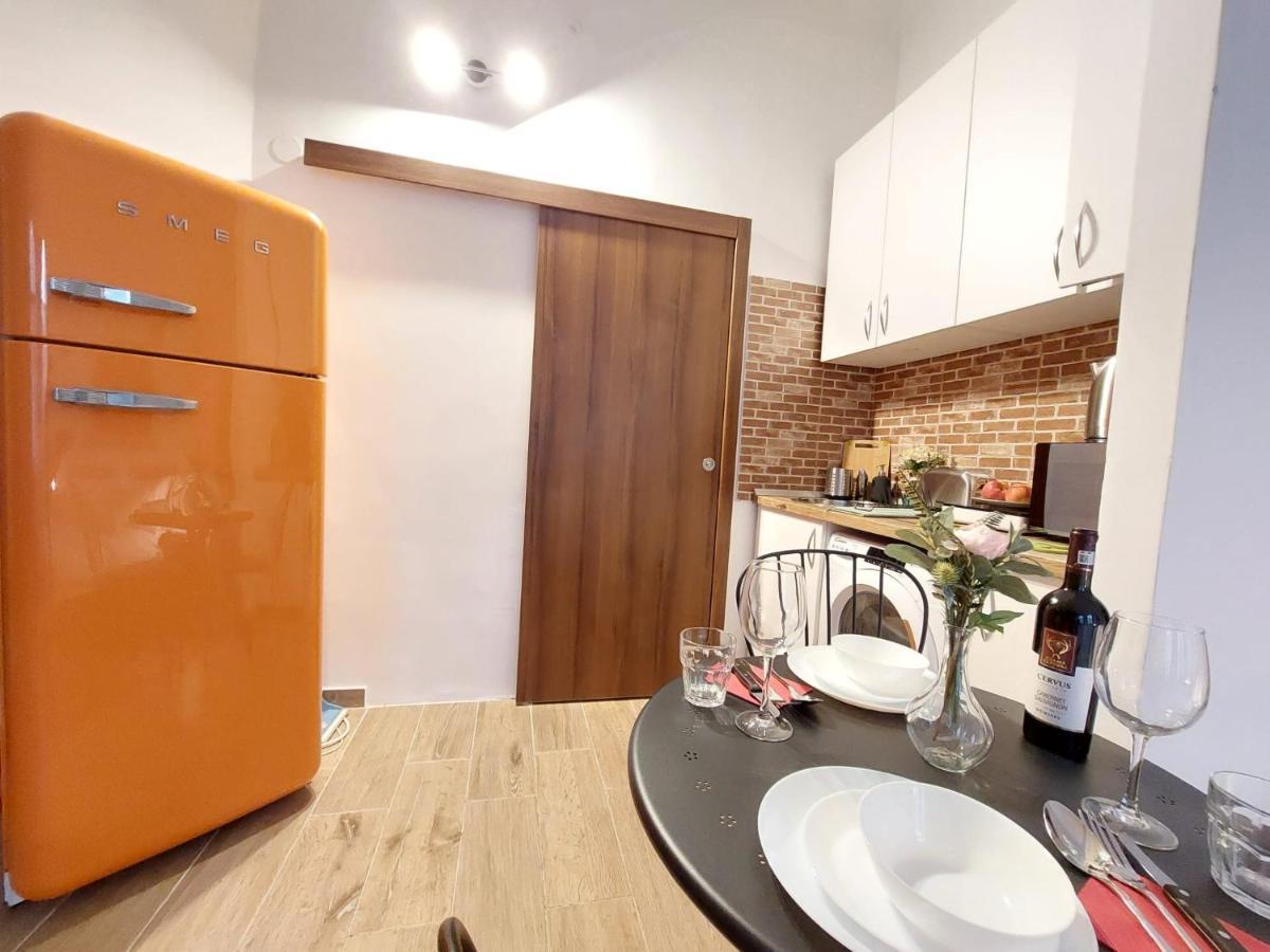 Sweet Dreams Suites Cosy Studio Piata Romana Bukarest Eksteriør billede